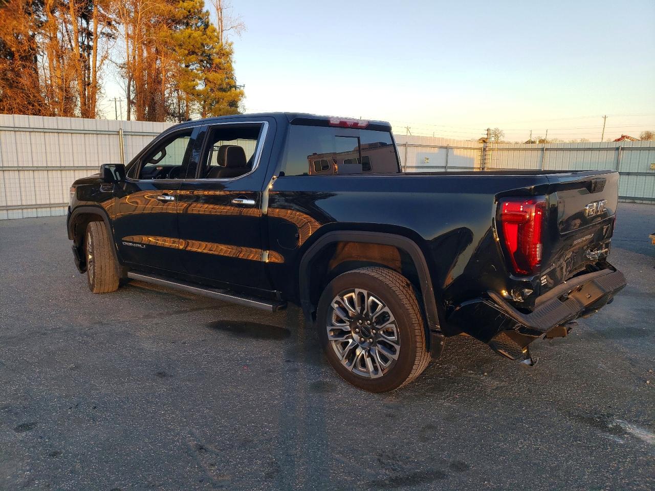2025 GMC SIERRA K1500 DENALI ULTIMATE photo 2