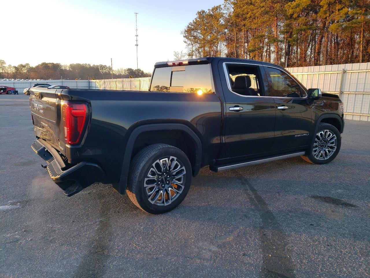 2025 GMC SIERRA K1500 DENALI ULTIMATE photo 3