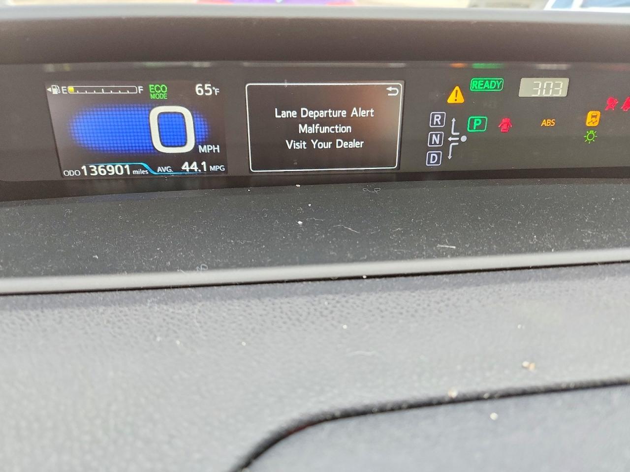2018 TOYOTA PRIUS photo 9
