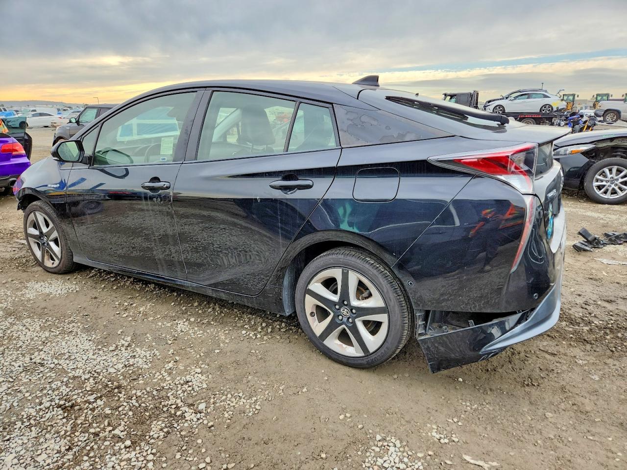 2018 TOYOTA PRIUS photo 2
