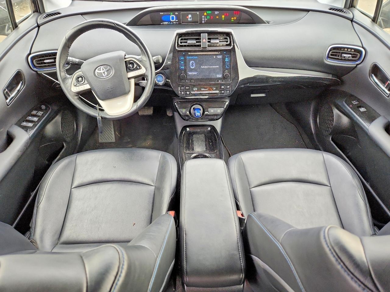 2018 TOYOTA PRIUS photo 8