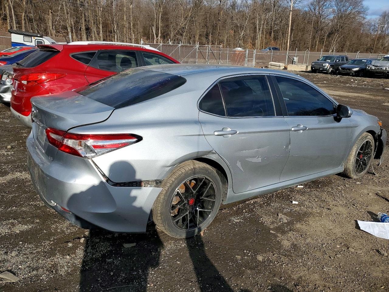 2018 TOYOTA CAMRY L photo 3
