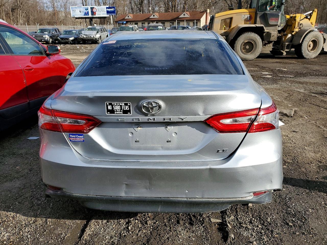 2018 TOYOTA CAMRY L photo 6