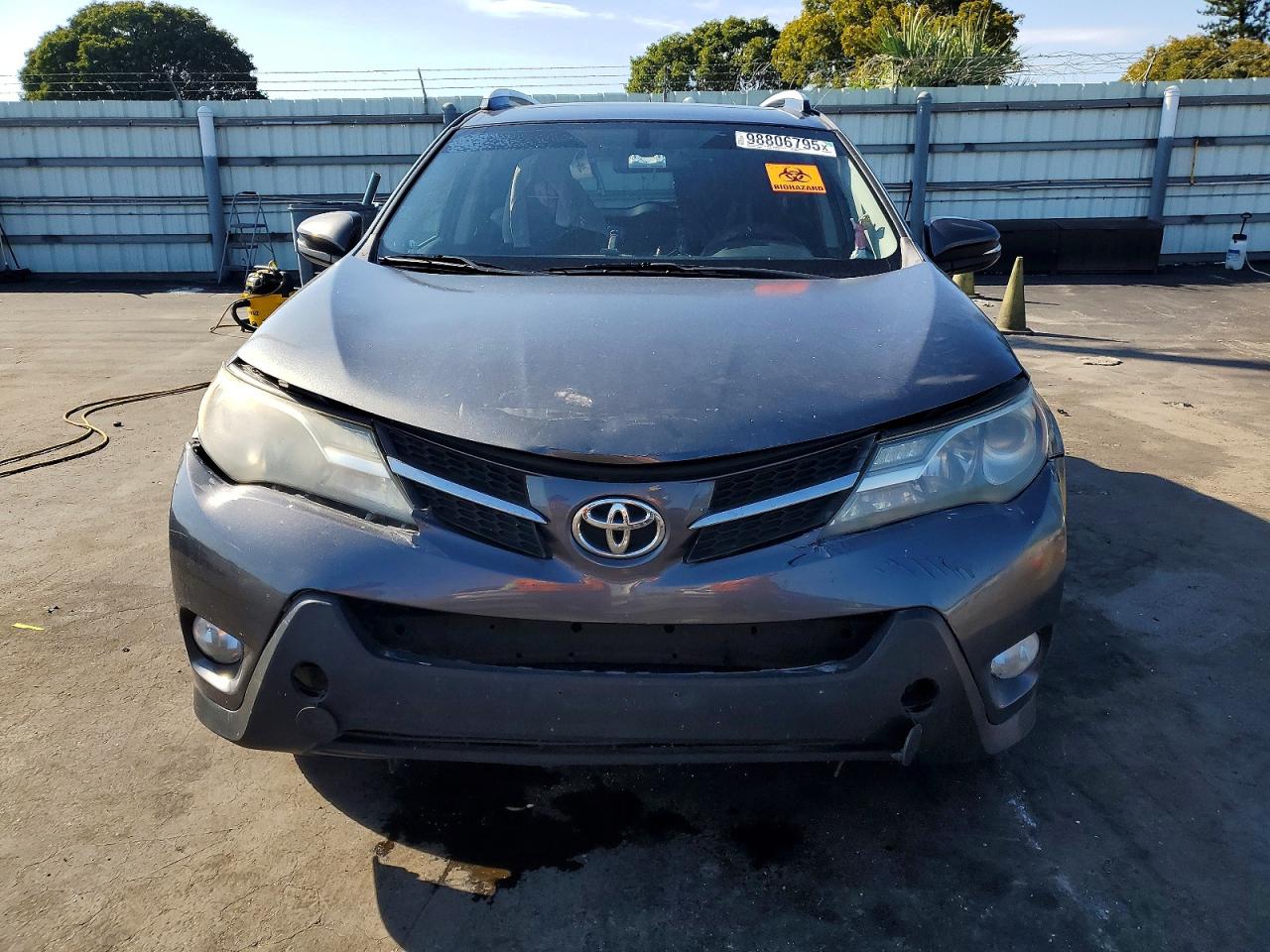 2015 TOYOTA RAV4 XLE photo 5
