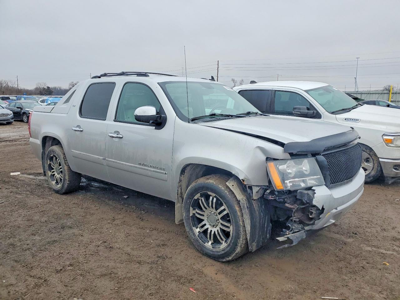 2011 CHEVROLET AVALANCHE LTZ photo 4