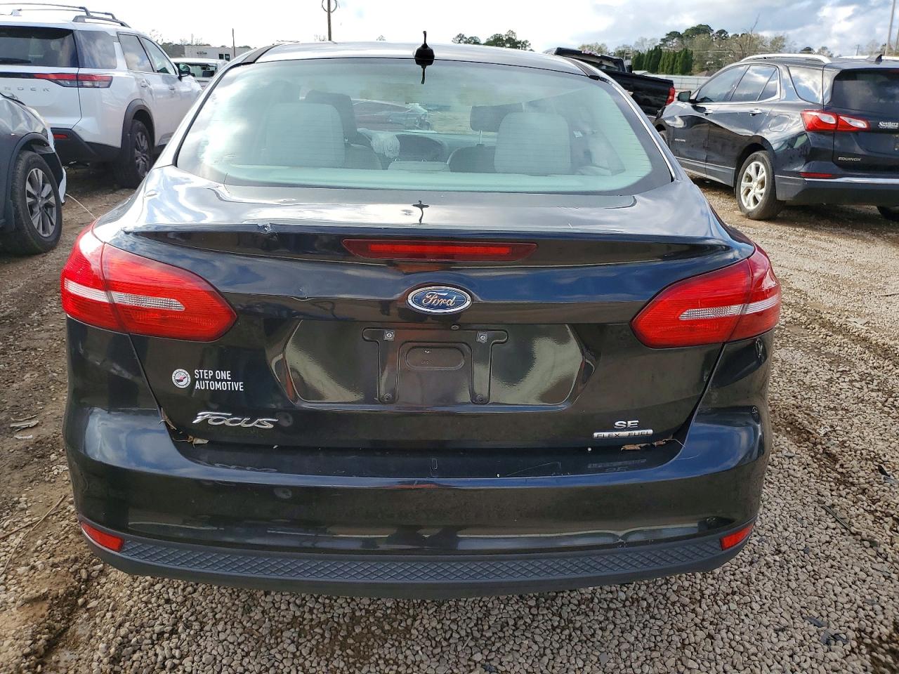 2015 FORD FOCUS SE photo 6