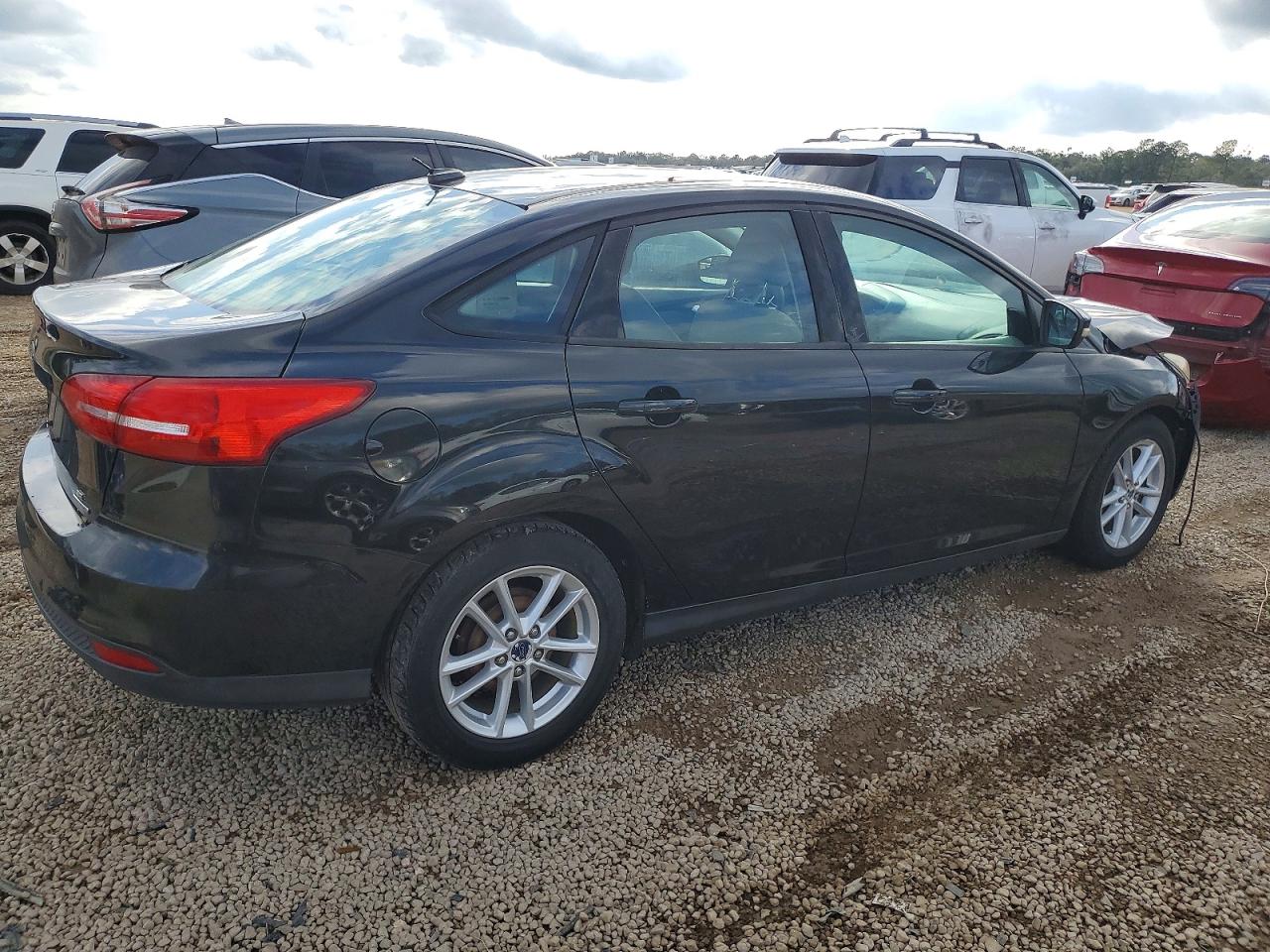 2015 FORD FOCUS SE photo 3