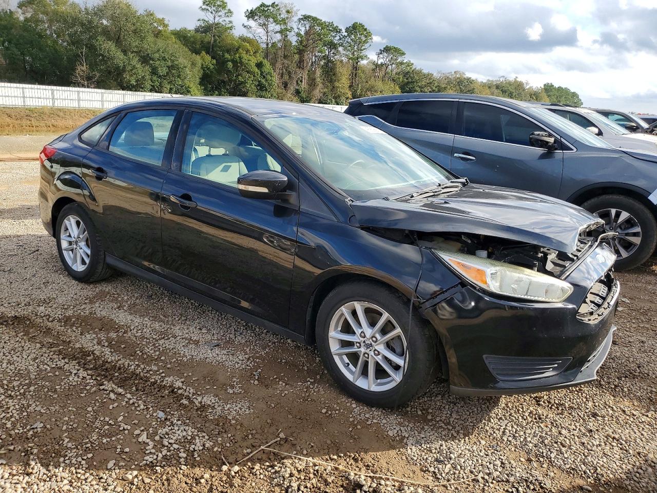 2015 FORD FOCUS SE photo 4