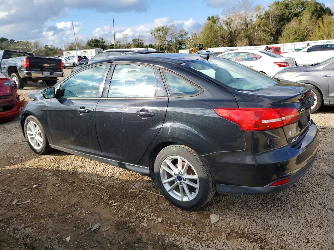 2015 FORD FOCUS SE photo 2