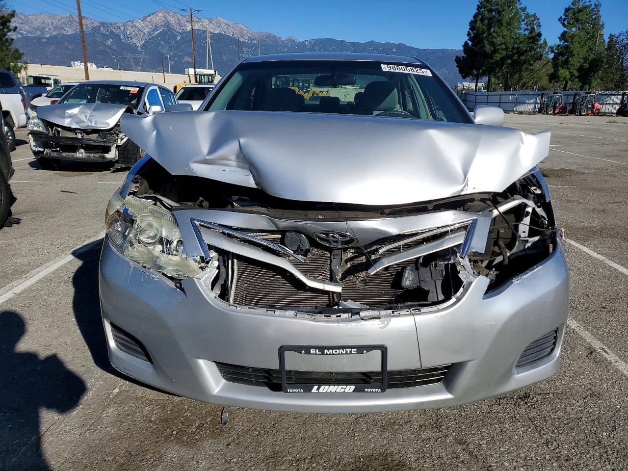 2011 TOYOTA CAMRY SE photo 5