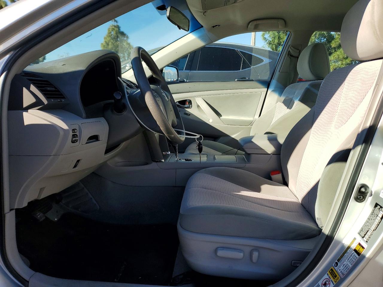 2011 TOYOTA CAMRY SE photo 7