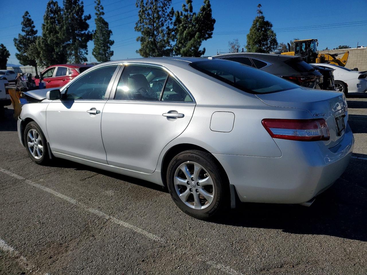2011 TOYOTA CAMRY SE photo 2