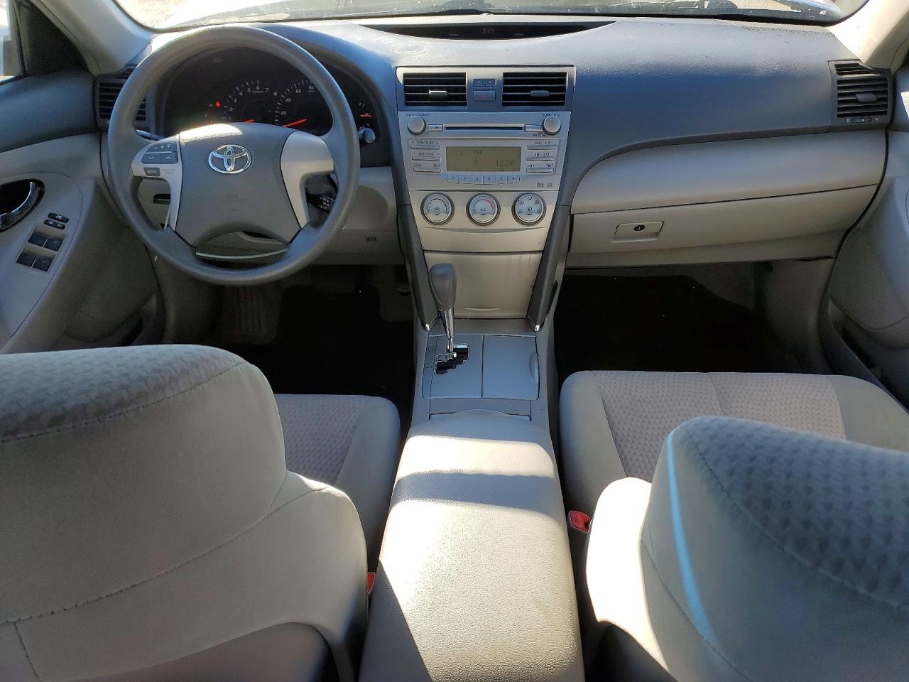 2011 TOYOTA CAMRY SE photo 8