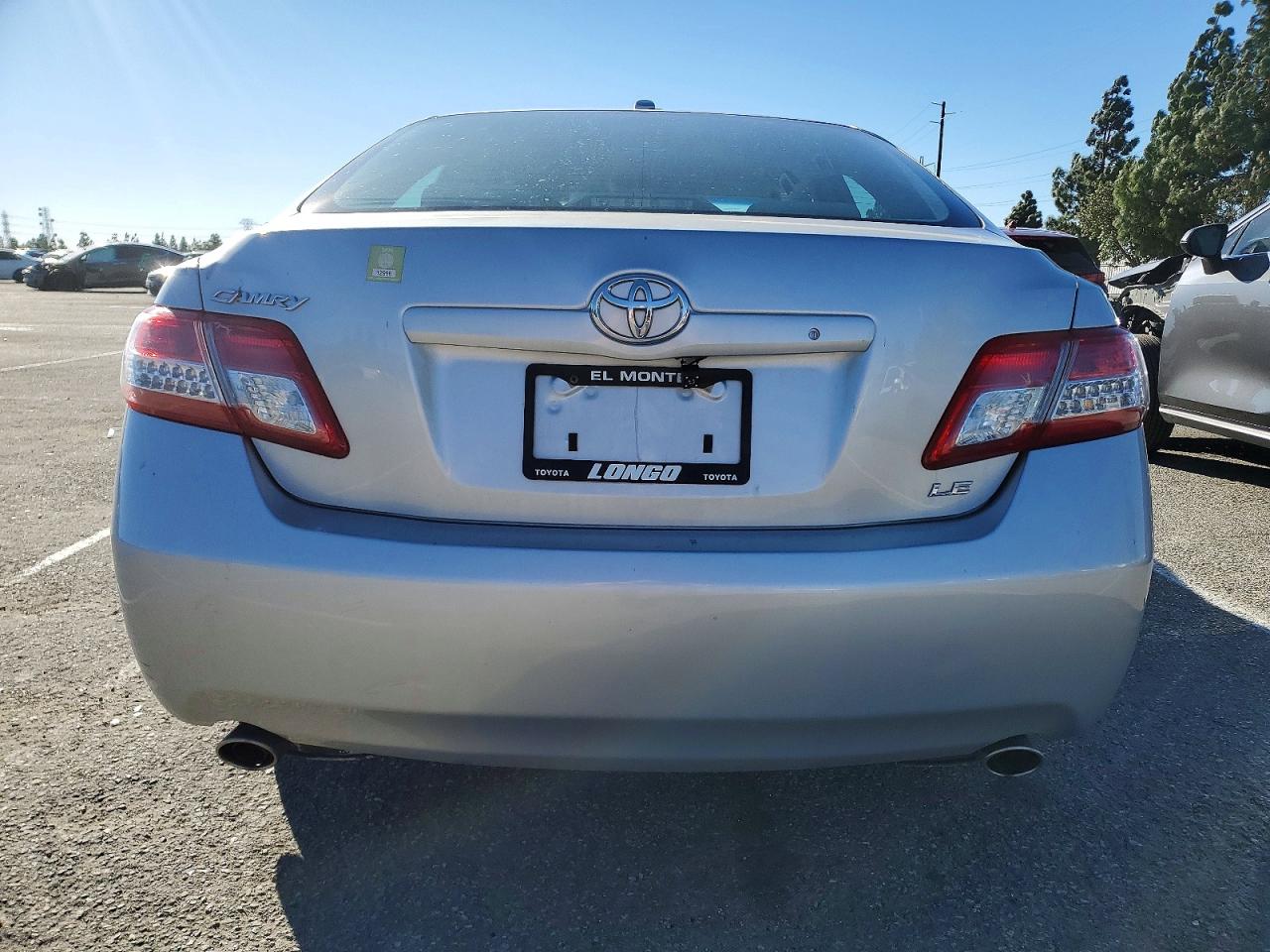 2011 TOYOTA CAMRY SE photo 6