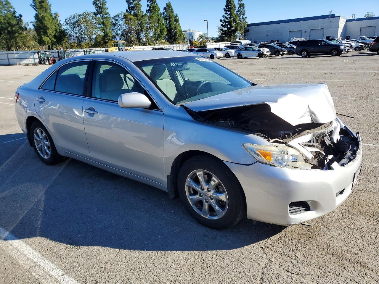 2011 TOYOTA CAMRY SE photo 4
