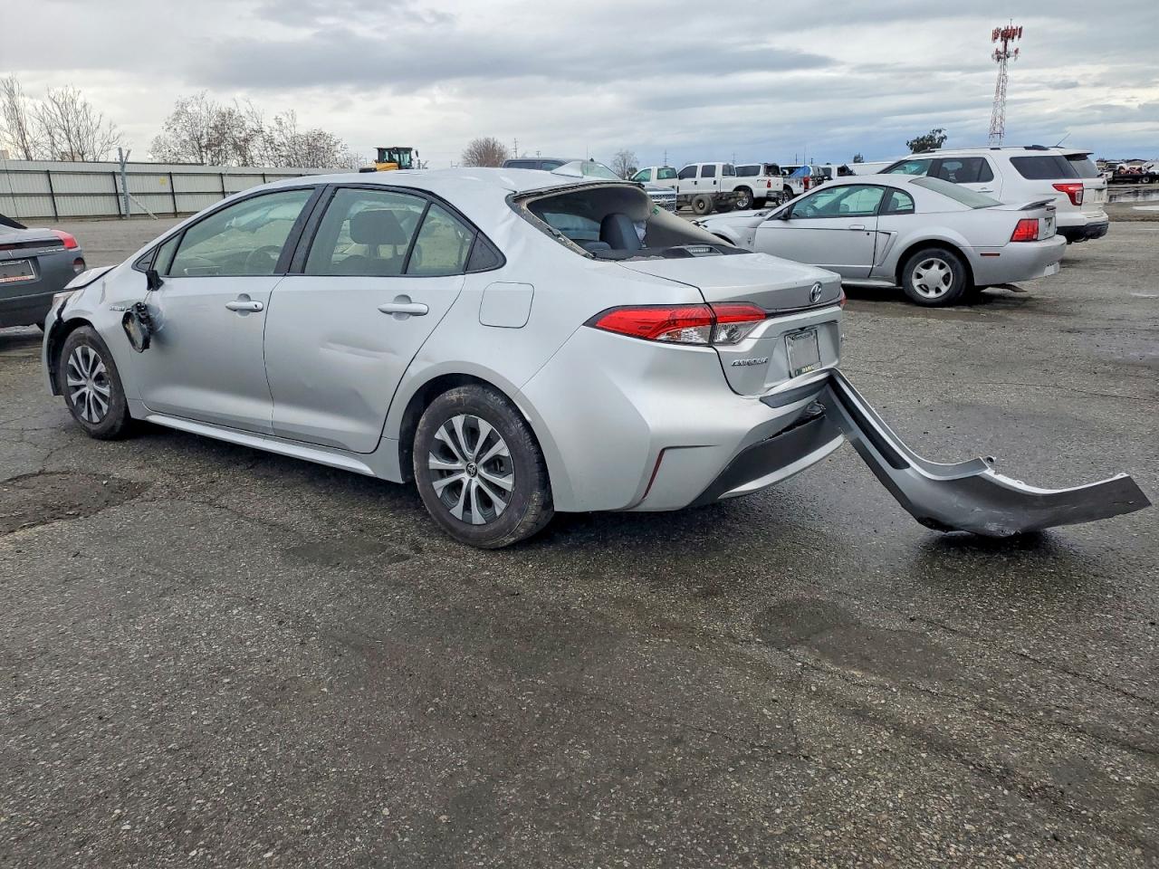 2020 TOYOTA COROLLA LE photo 2