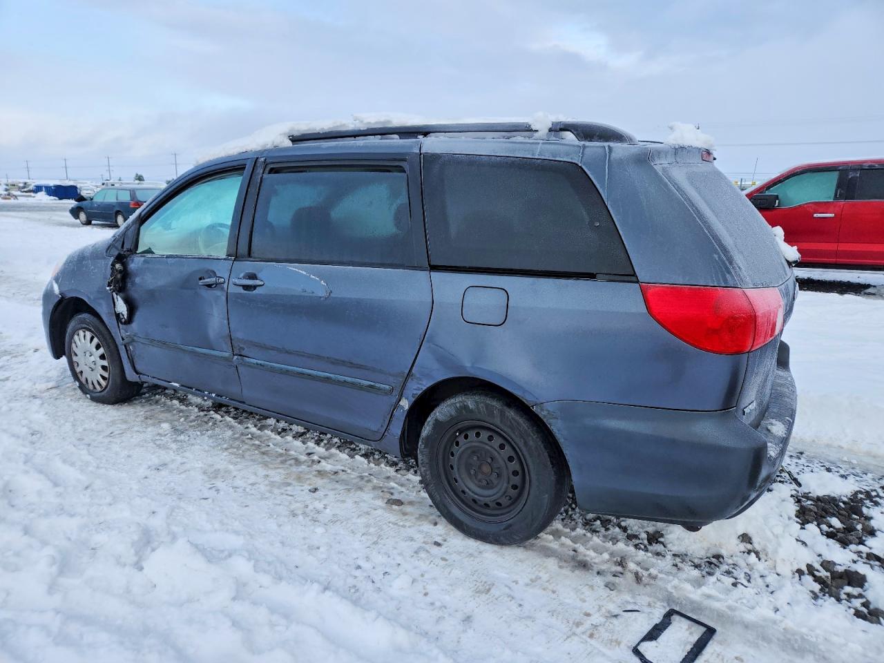 2007 TOYOTA SIENNA CE photo 2