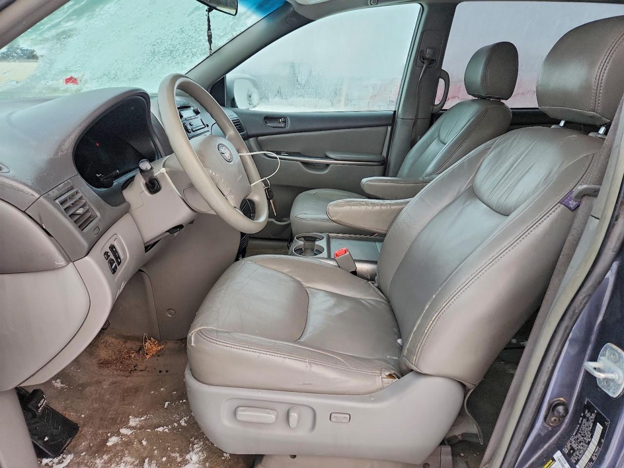2007 TOYOTA SIENNA CE photo 7