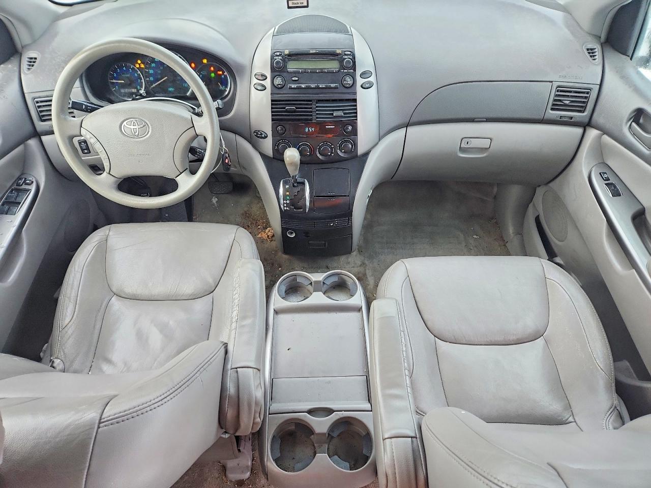 2007 TOYOTA SIENNA CE photo 8