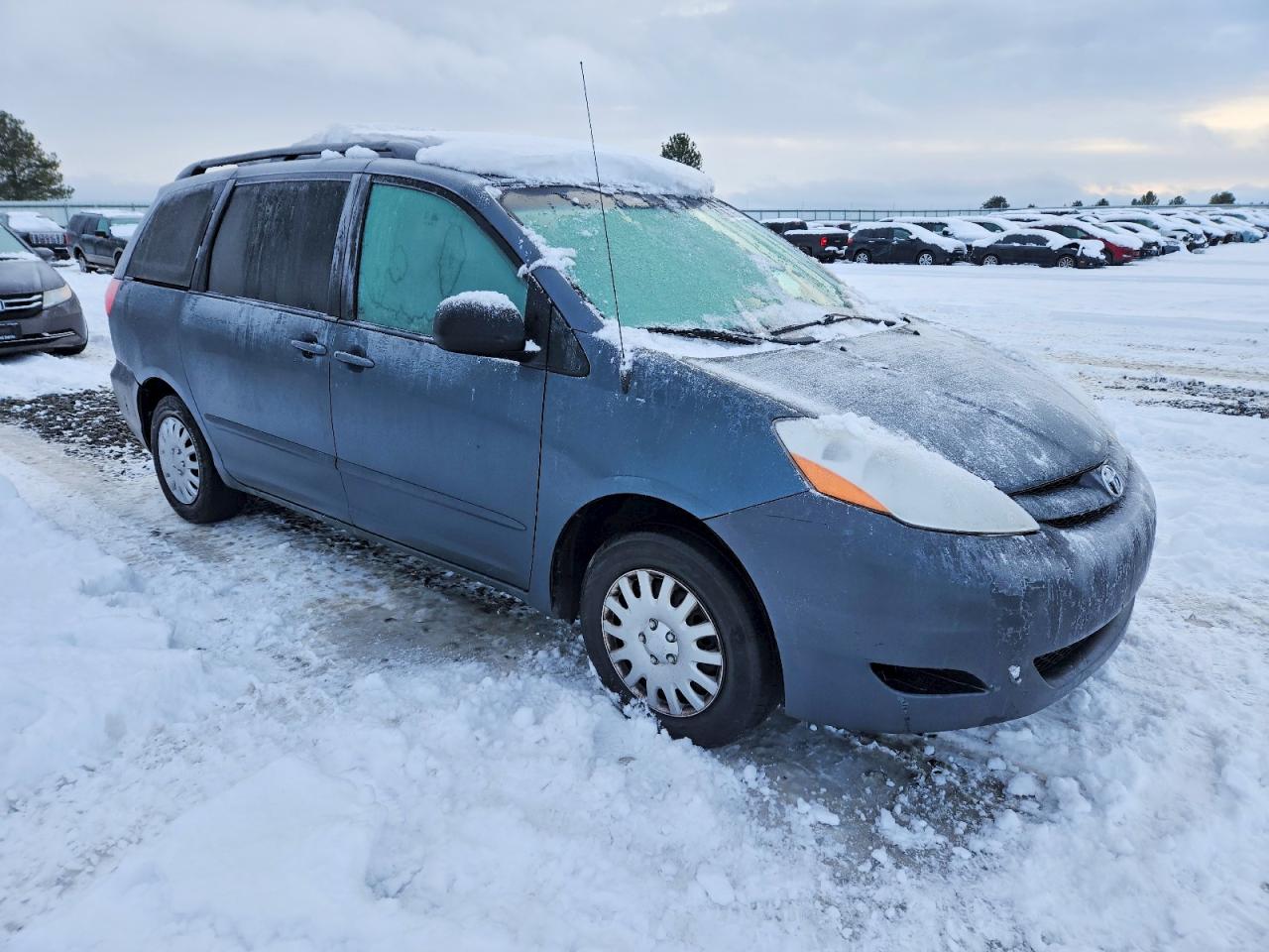 2007 TOYOTA SIENNA CE photo 4