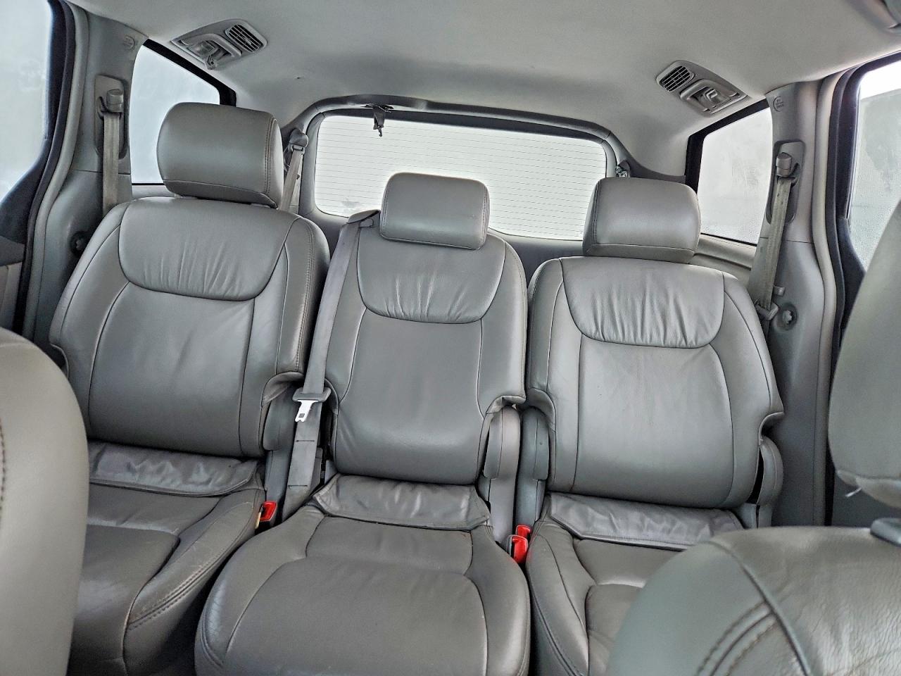 2007 TOYOTA SIENNA CE photo 10