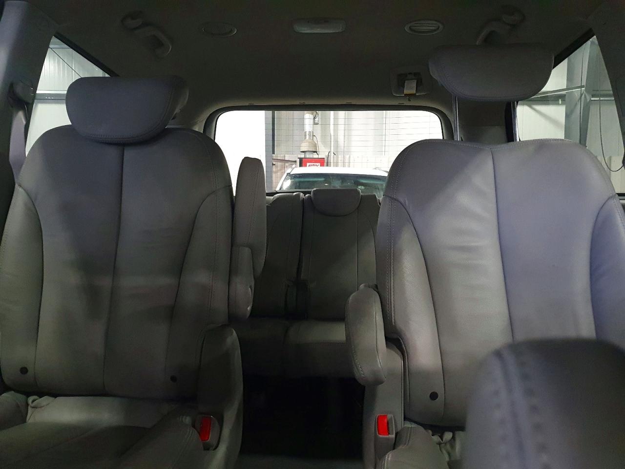 2012 KIA SEDONA LX photo 10