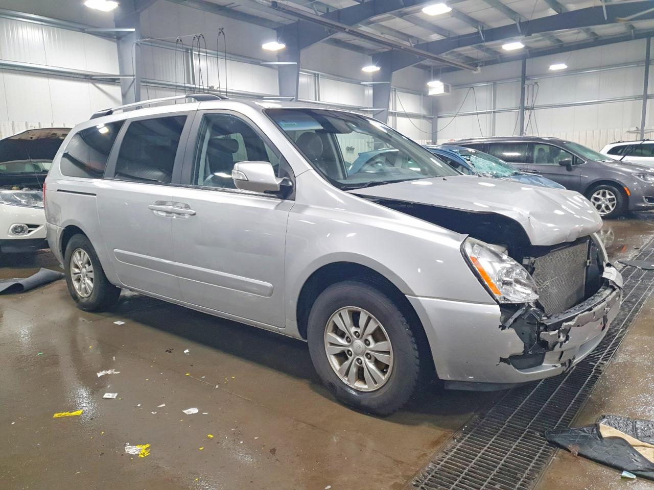 2012 KIA SEDONA LX photo 4