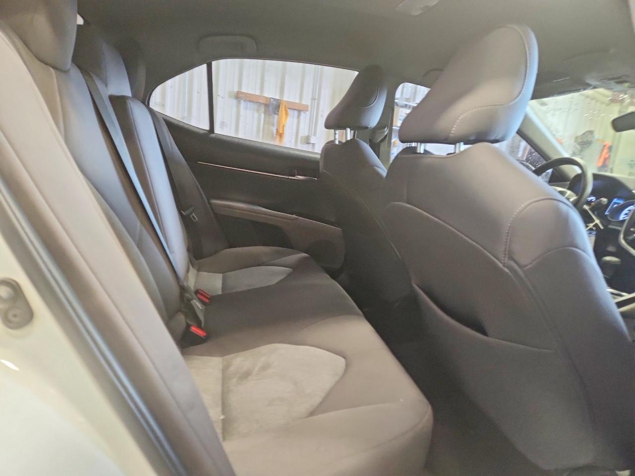 2022 TOYOTA CAMRY LE photo 10