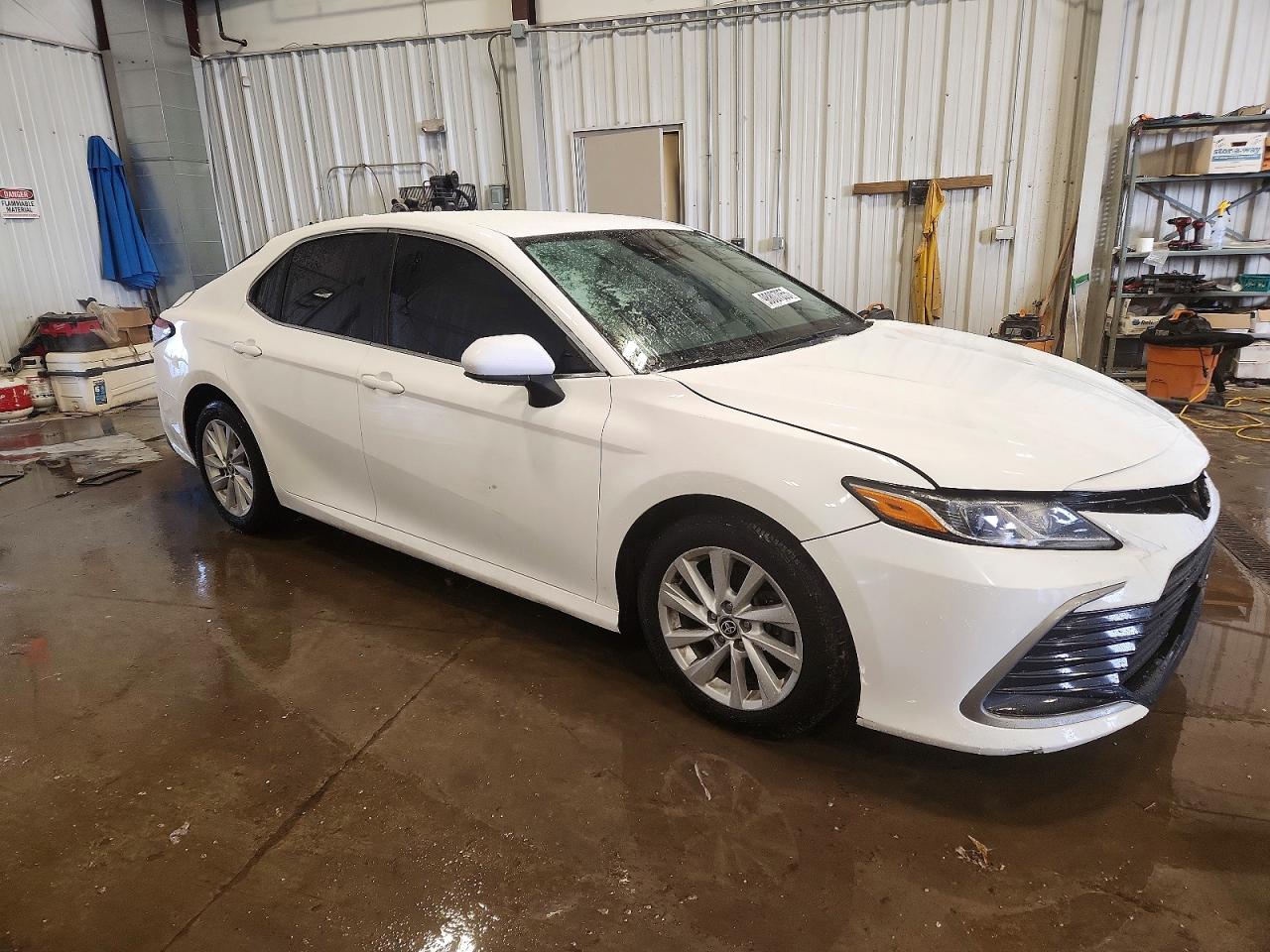 2022 TOYOTA CAMRY LE photo 4