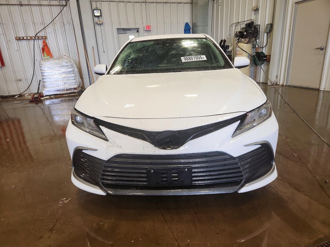 2022 TOYOTA CAMRY LE photo 5