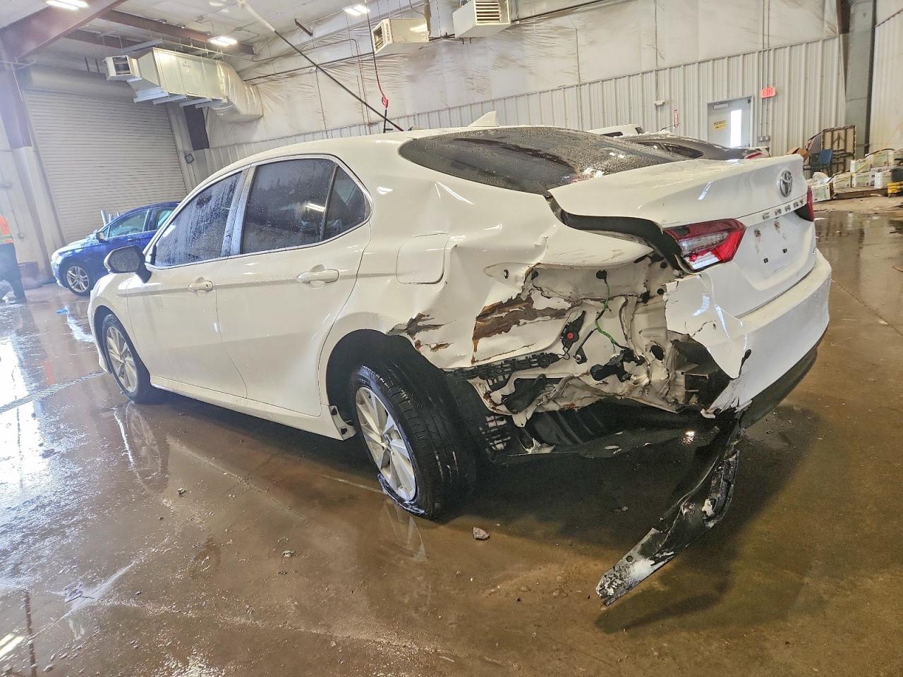 2022 TOYOTA CAMRY LE photo 2