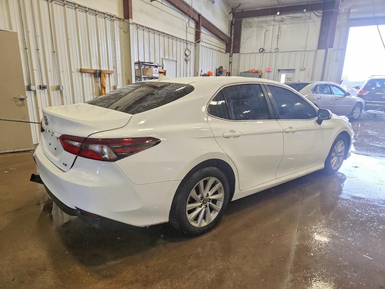 2022 TOYOTA CAMRY LE photo 3
