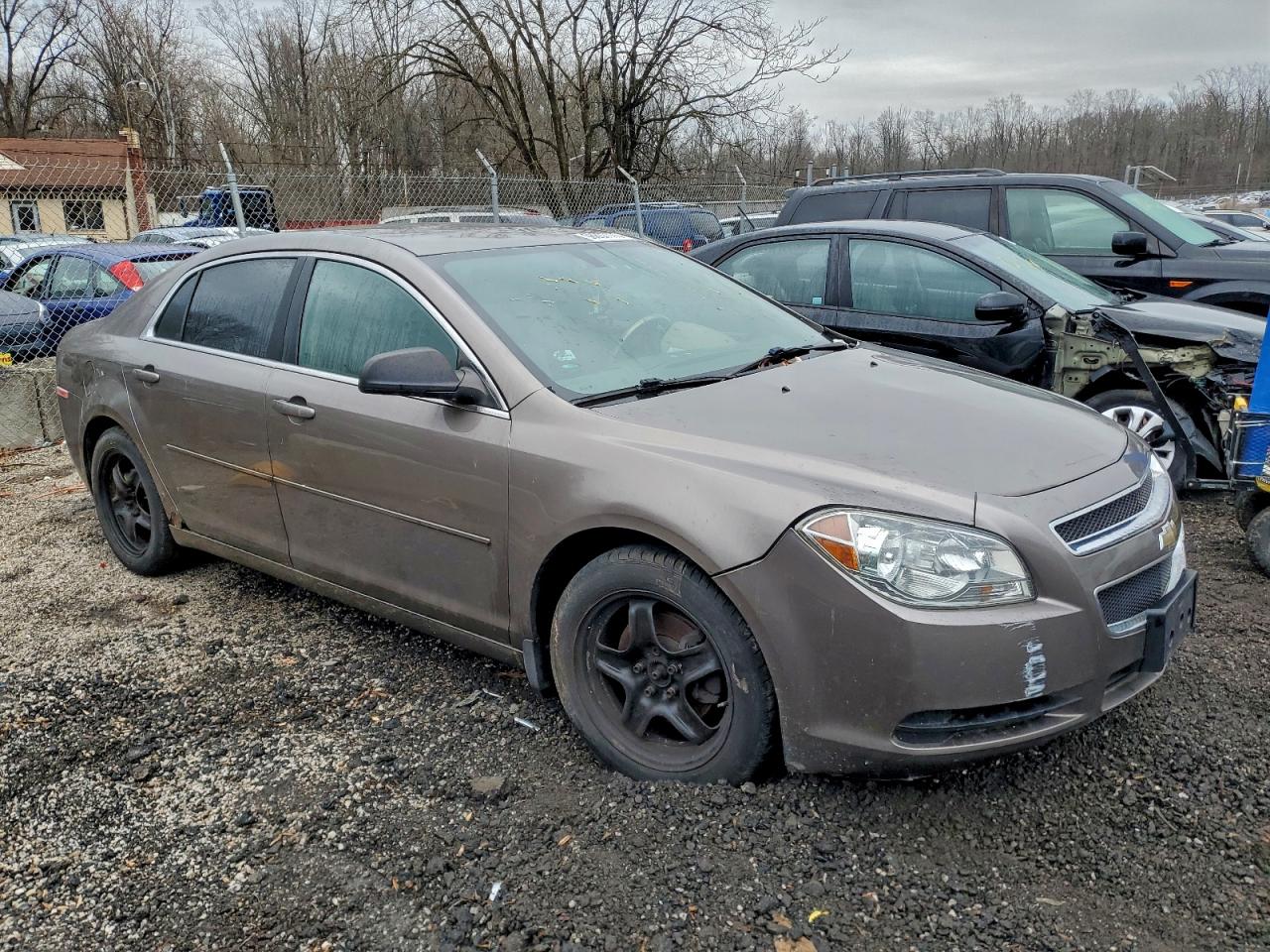 2011 CHEVROLET MALIBU LS photo 4
