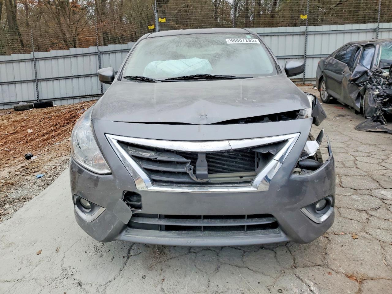 2019 NISSAN VERSA S photo 5