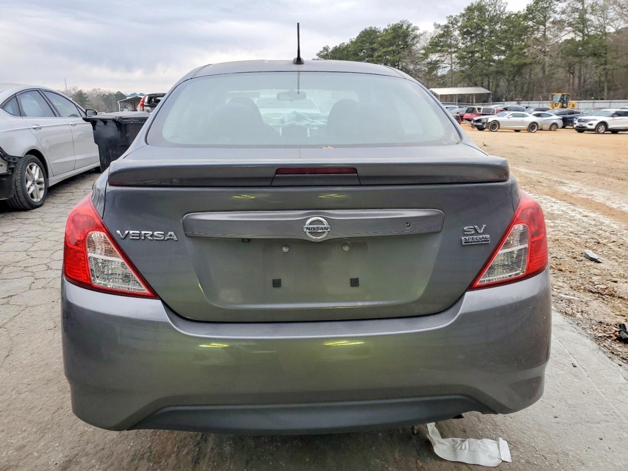 2019 NISSAN VERSA S photo 6