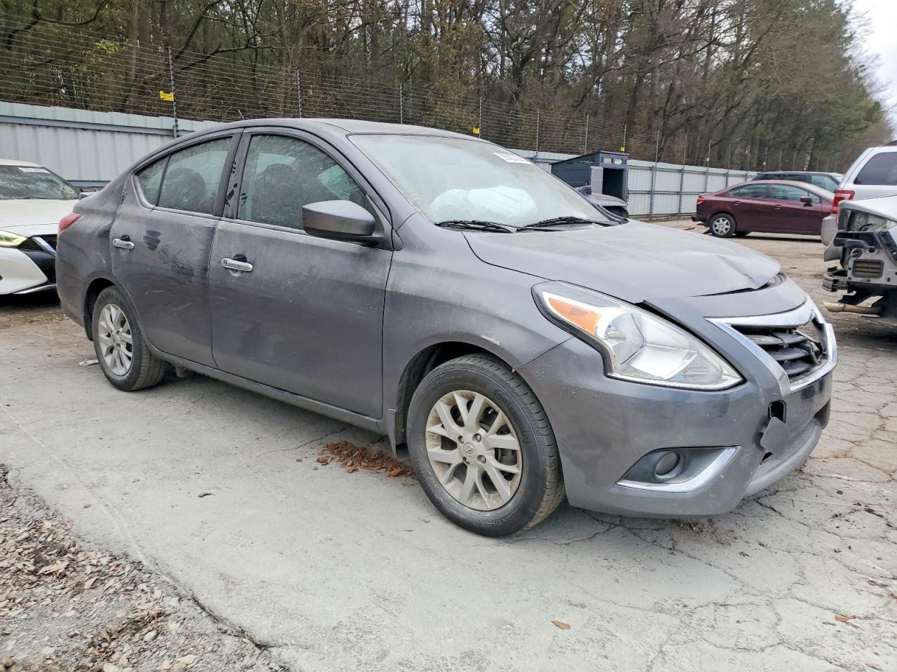 2019 NISSAN VERSA S photo 4