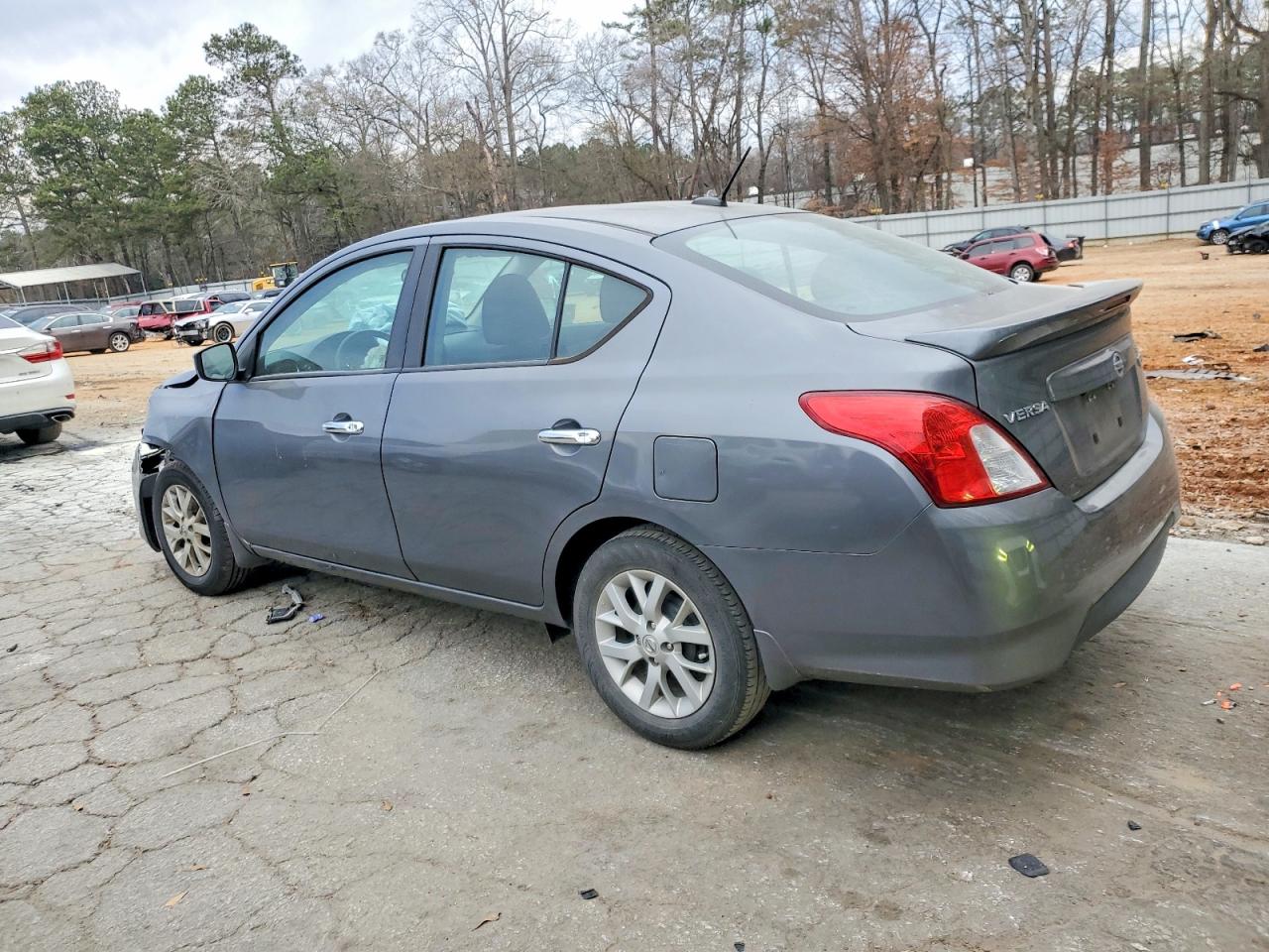 2019 NISSAN VERSA S photo 2
