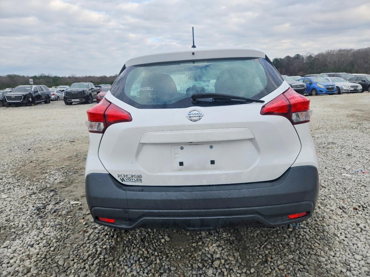 2019 NISSAN KICKS S photo 6