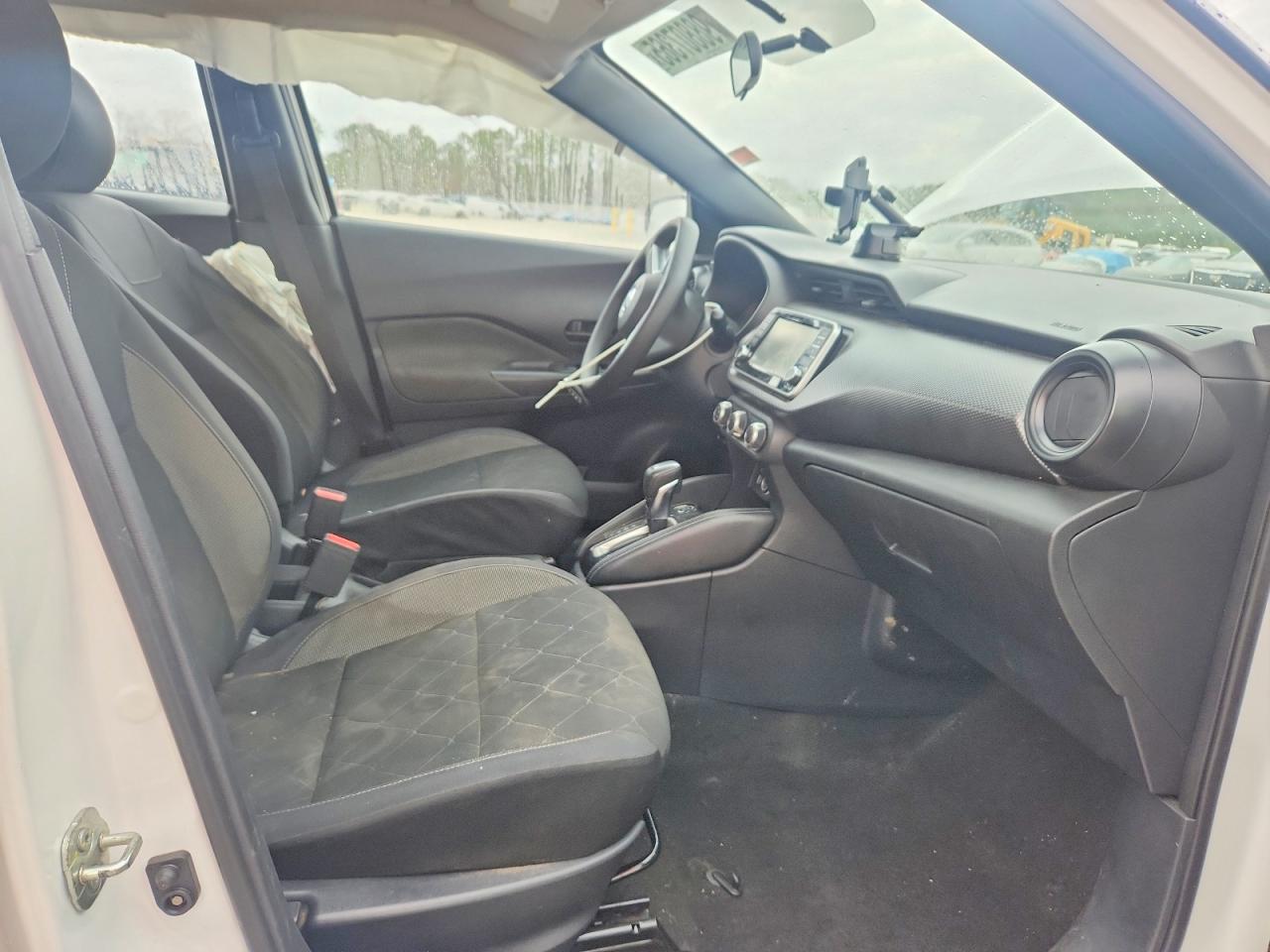 2019 NISSAN KICKS S photo 7
