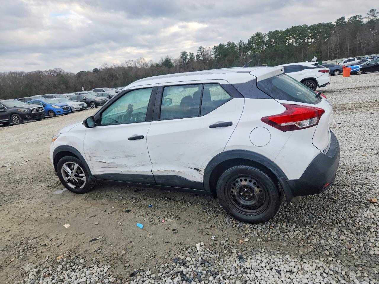 2019 NISSAN KICKS S photo 2