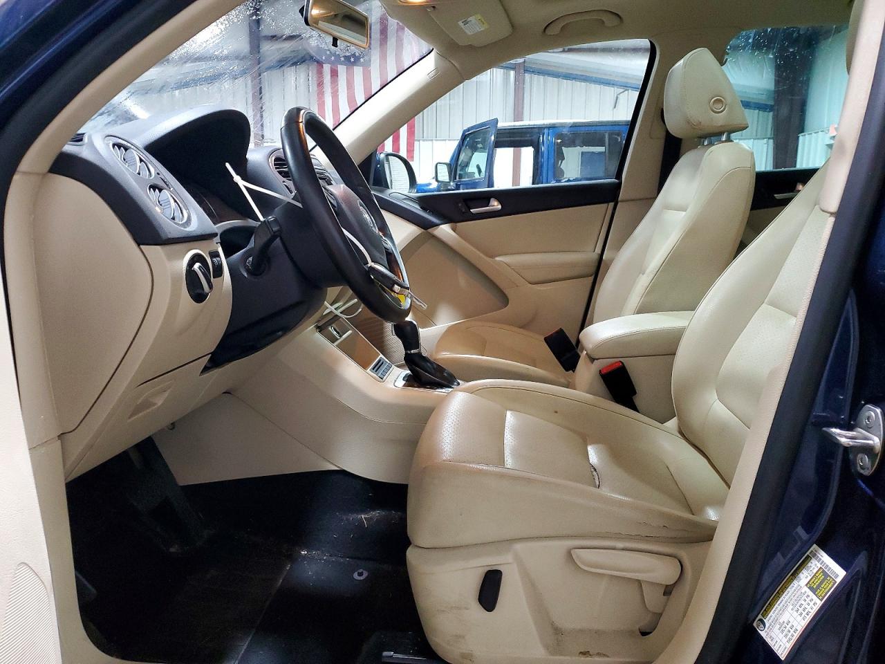 2013 VOLKSWAGEN TIGUAN S photo 7