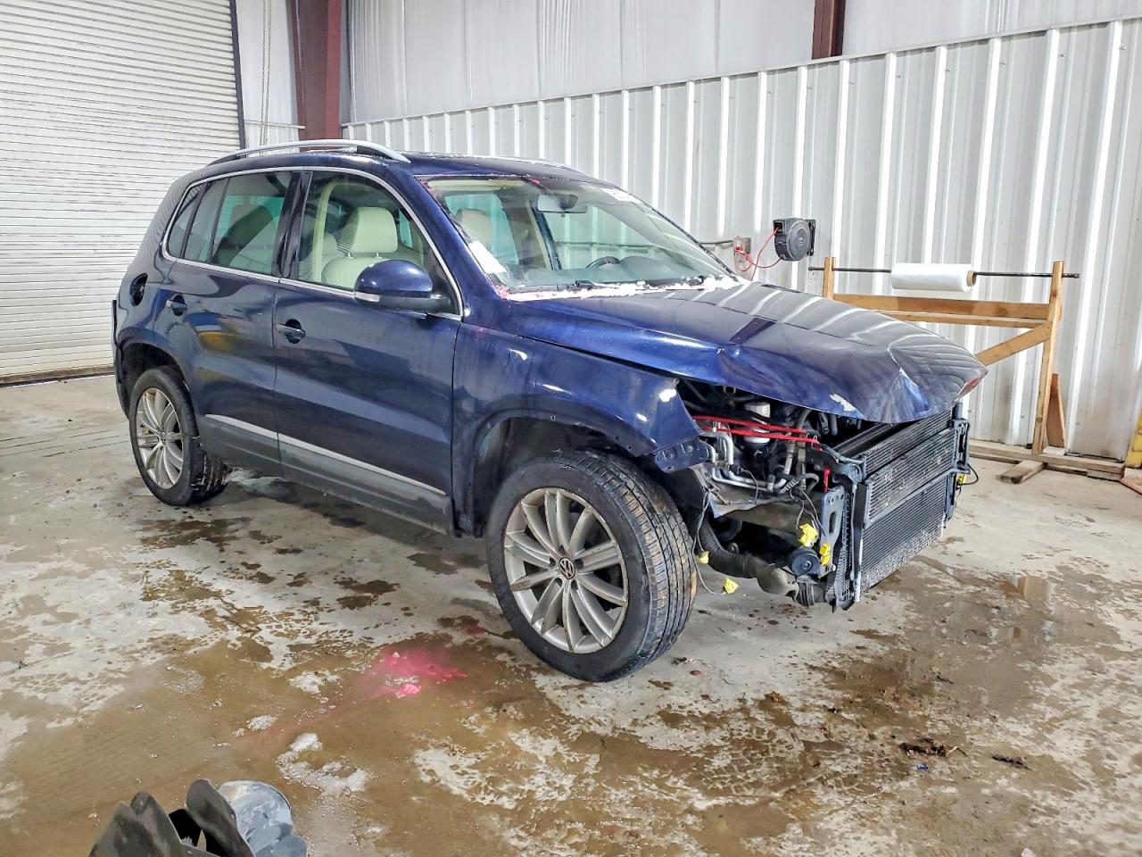 2013 VOLKSWAGEN TIGUAN S photo 4