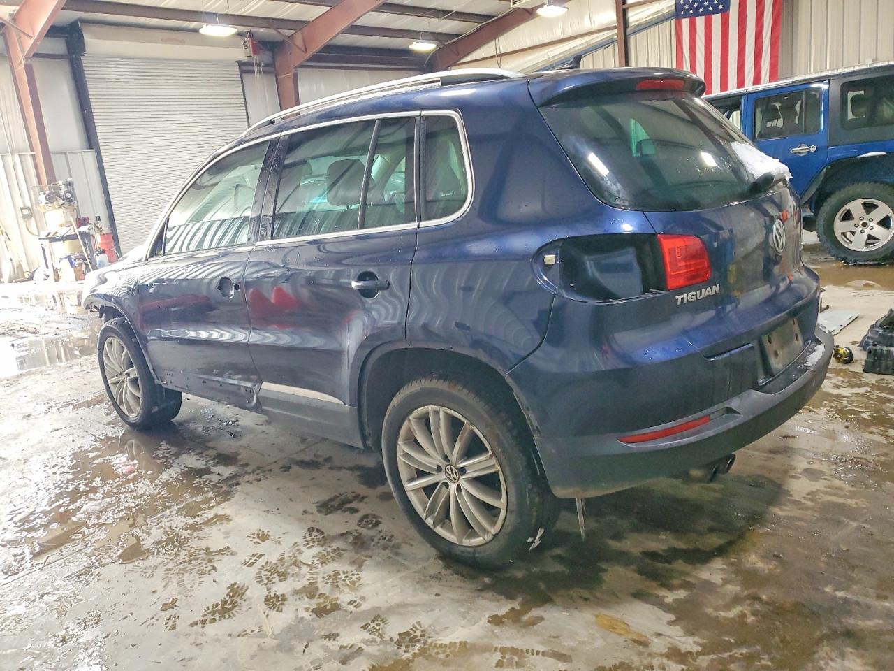 2013 VOLKSWAGEN TIGUAN S photo 2