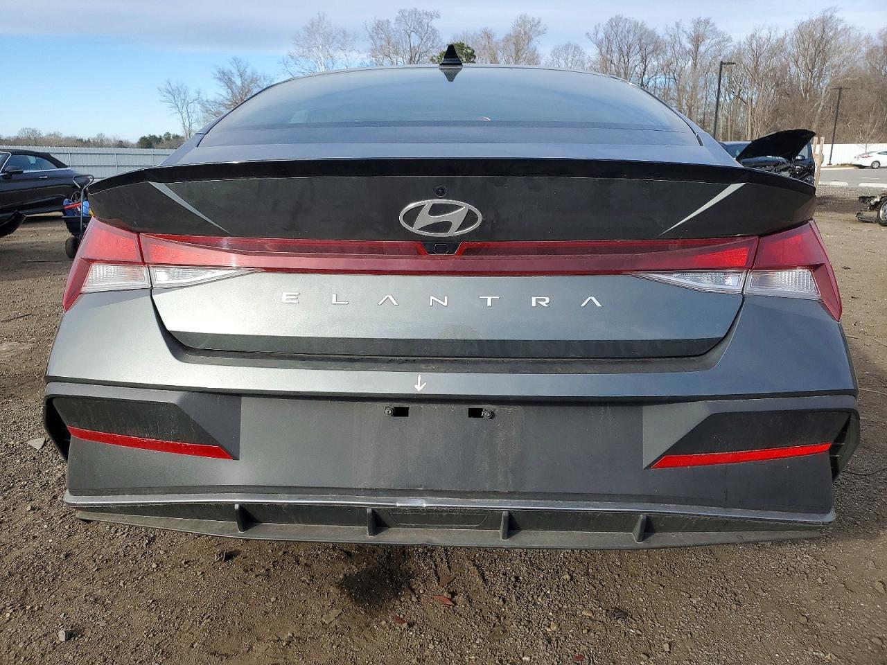 2025 HYUNDAI ELANTRA SEL SPORT photo 6