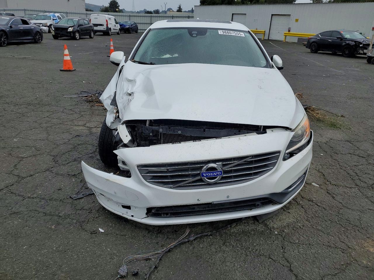 2015 VOLVO S60 PREMIER photo 5