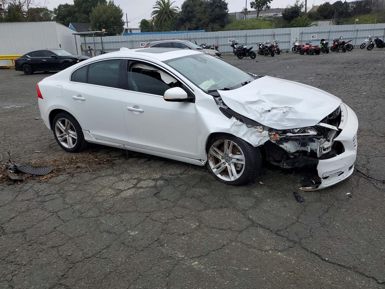 2015 VOLVO S60 PREMIER photo 4
