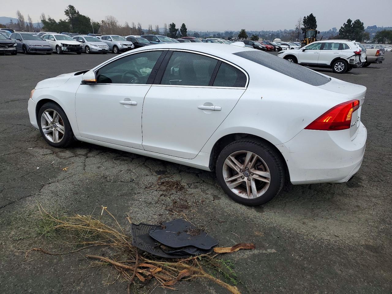2015 VOLVO S60 PREMIER photo 2