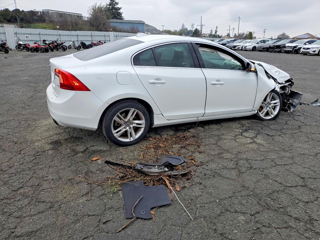 2015 VOLVO S60 PREMIER photo 3