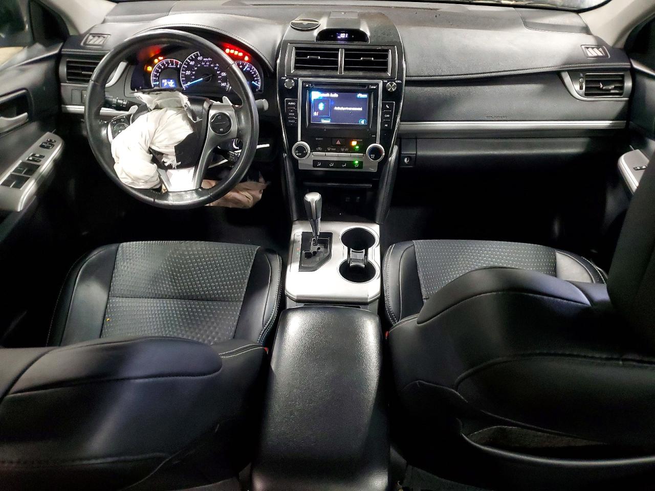 2014 TOYOTA CAMRY L photo 8