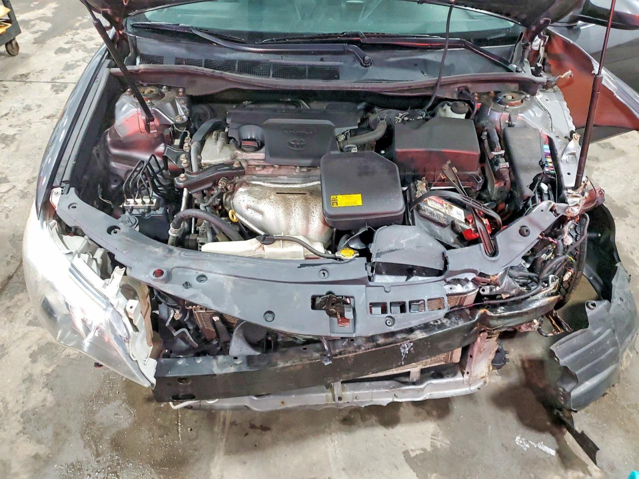 2014 TOYOTA CAMRY L photo 11